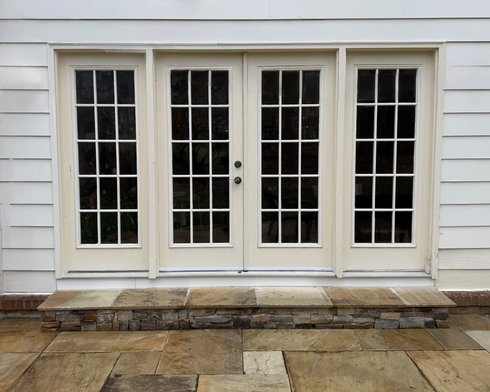 European OKNOPLAST Aluminum Sliding Patio Door gallery photo.