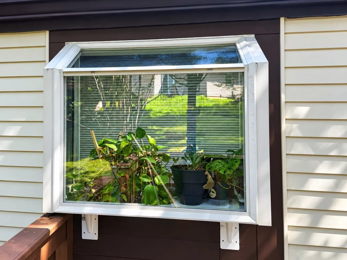 Garden window with newly replaced insulated glass units after professional glass replacement in Maryland